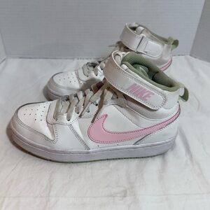 Nike White and Green Sneakers with Pink Accents